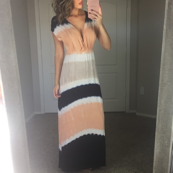 Dresses & Skirts - NWT Tie Dye Maxi Dress Size Small